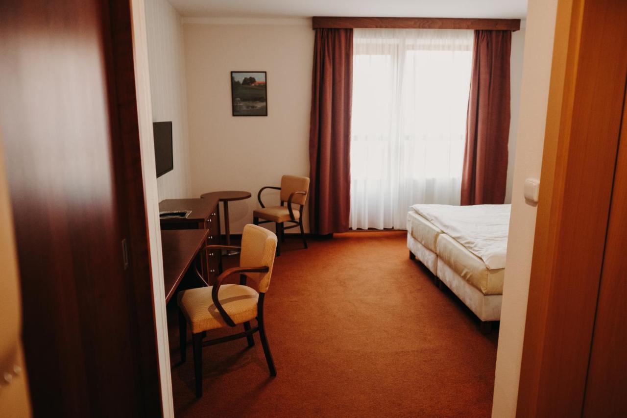 Golf Hotel Austerlitz エクステリア 写真