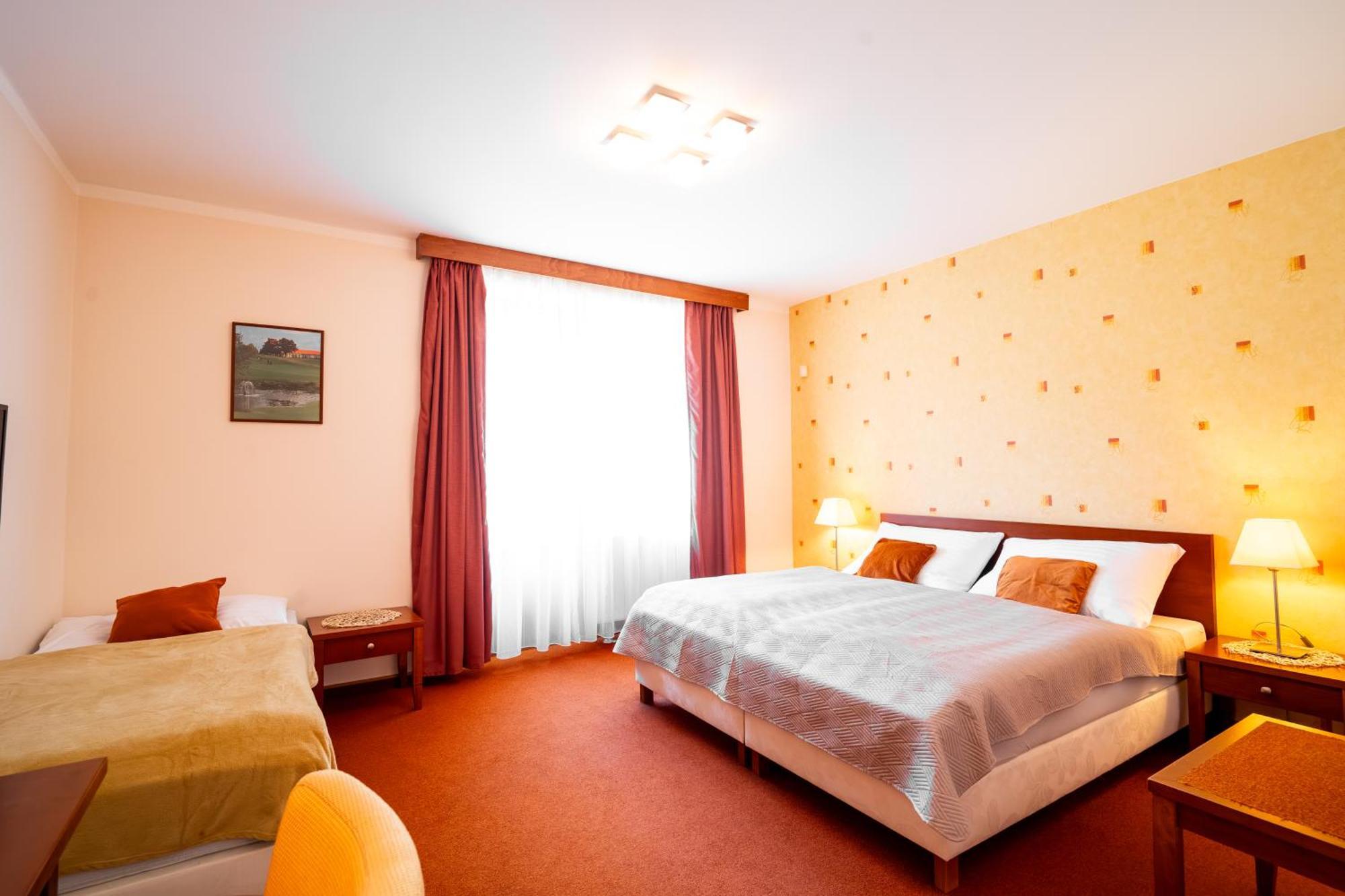 Golf Hotel Austerlitz エクステリア 写真